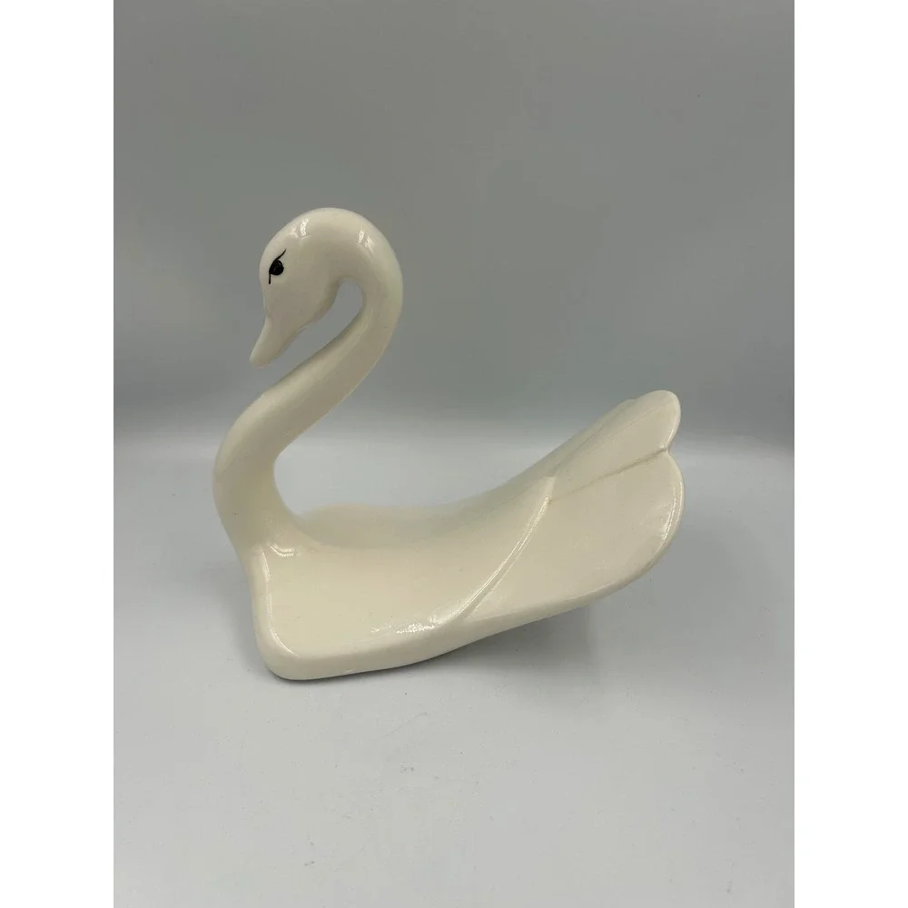 Vintage 1980 Ceramic Swan Hand Towel Washcloth Holder Cream Retro Bathroom Decor